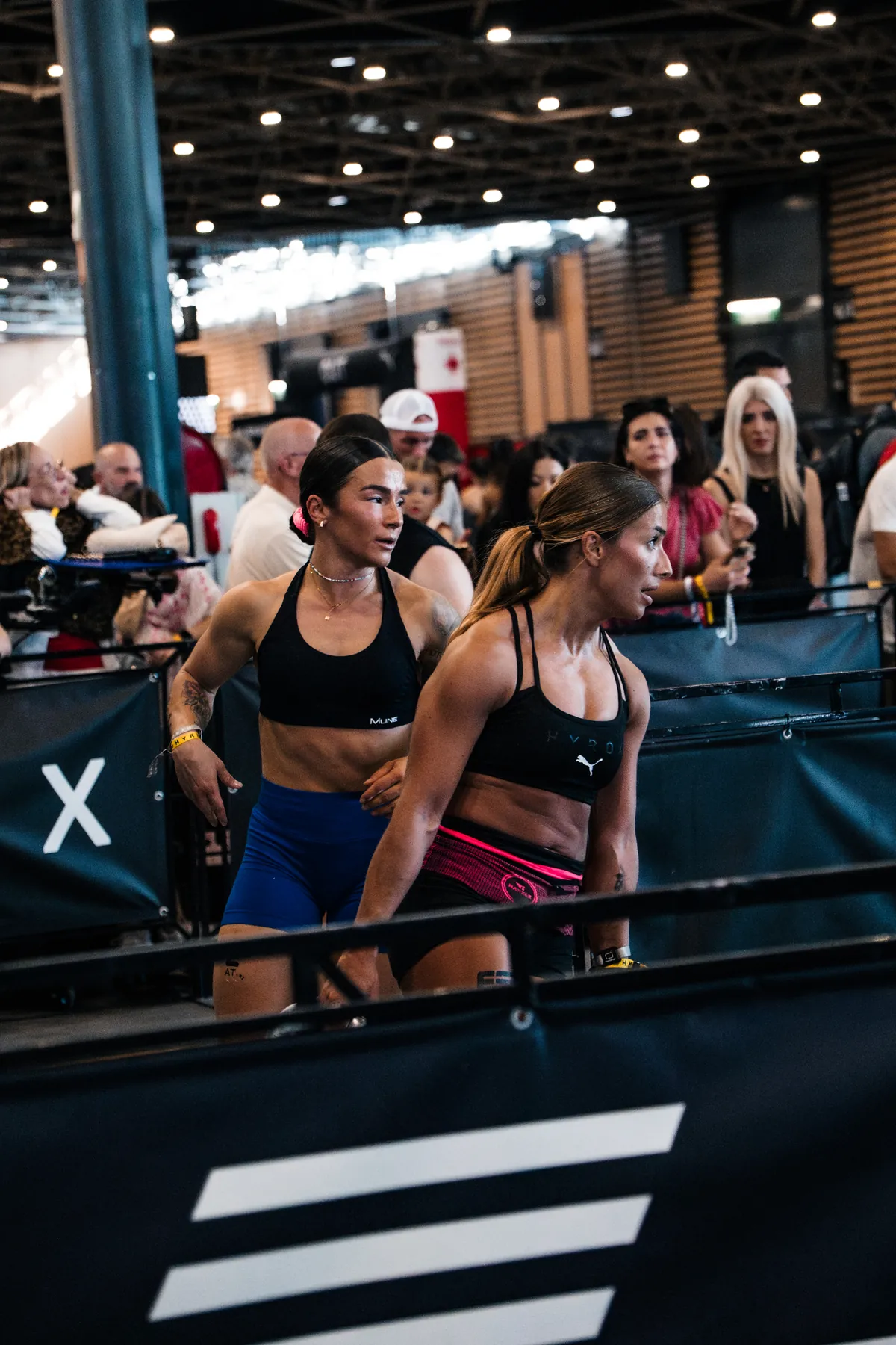 Athlètes au bord de la zone de course du HYROX Lyon 2026